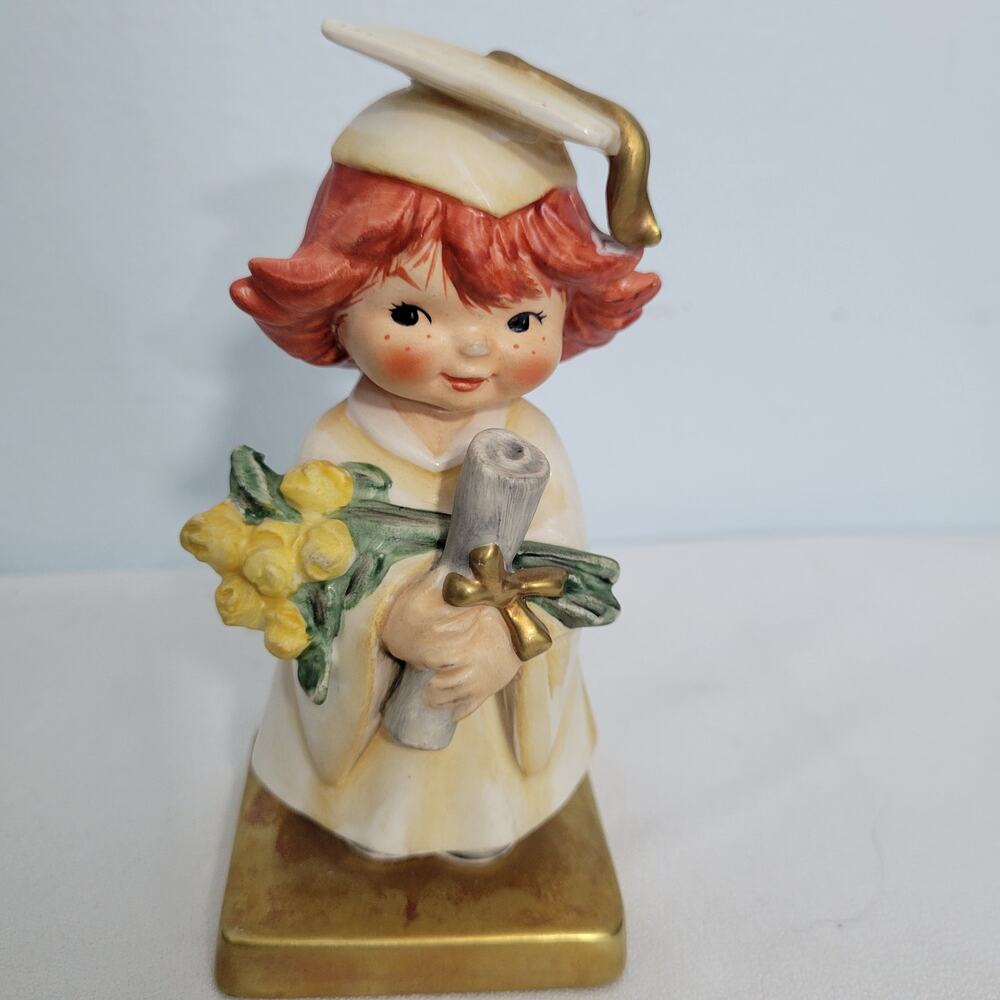 Vintage 1970 Goebel Graduation Figurine In Cap & Gown with Diploma  1926-1TClo - Picture 7 of 7